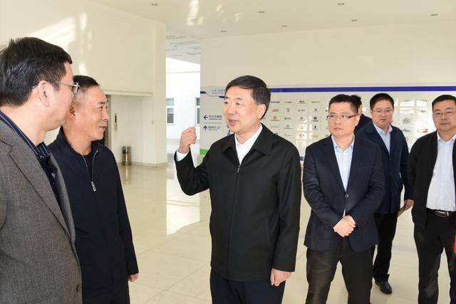 三房巷集团最新动态揭秘,小巷里的隐藏宝藏!