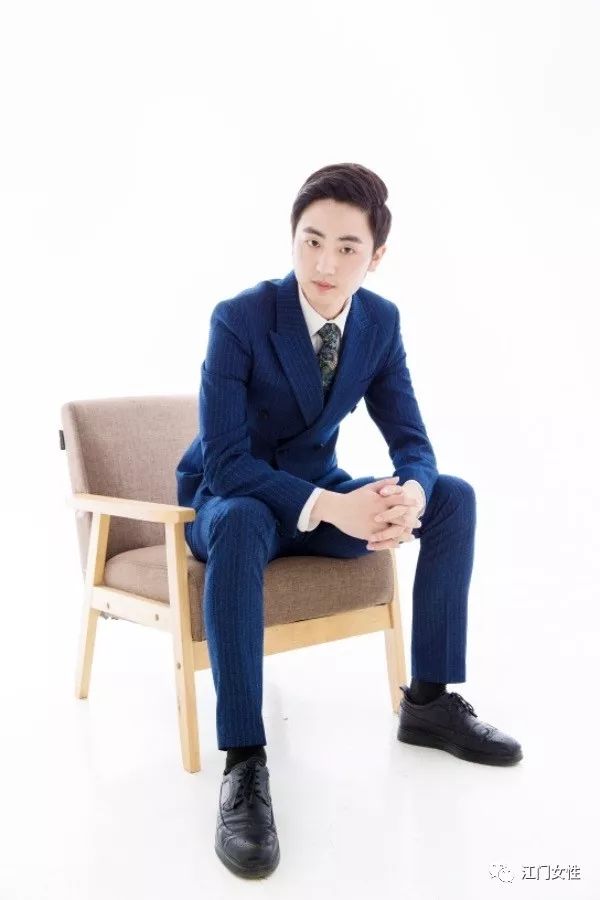 男性风采新展现,巷弄深处的独特魅力风采