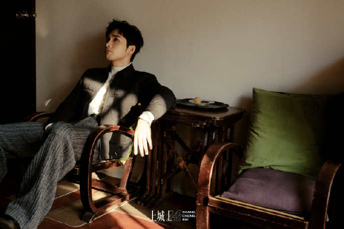 如何成为出色演员?张杉杉演员的成长之路与步骤指南