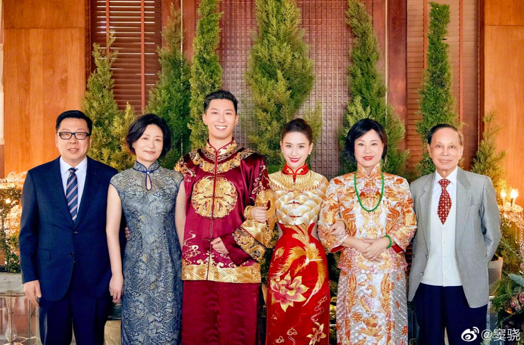 窦骁最新高清图片，城市中的温暖瞬间捕捉