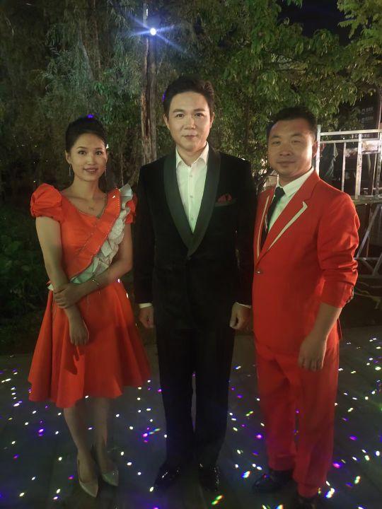 夫妻最新探索之旅，自然美景中寻找内心的平和与宁静