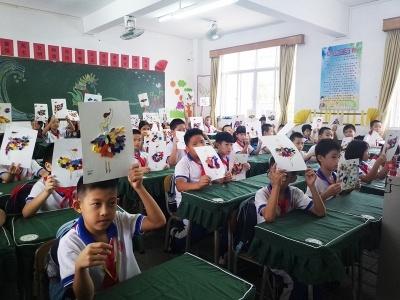 舞台与琴弦上的魅力，演员尤克里里的独特风采