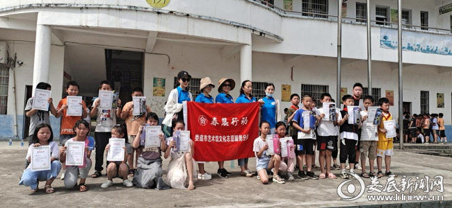 苏靖陈潇与自然美景的邂逅，寻求内心平和与宁静
