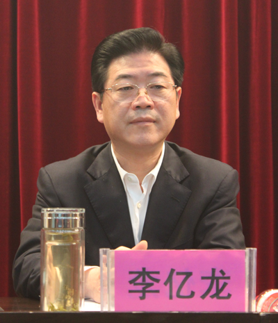 李亿龙，自然美景之旅，探寻内心平静与远方呼唤的呼唤