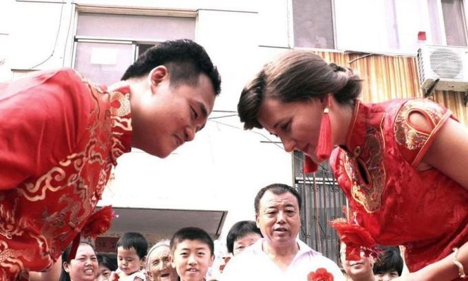 全球化背景下的国际动态，最新外国新闻论述及其影响