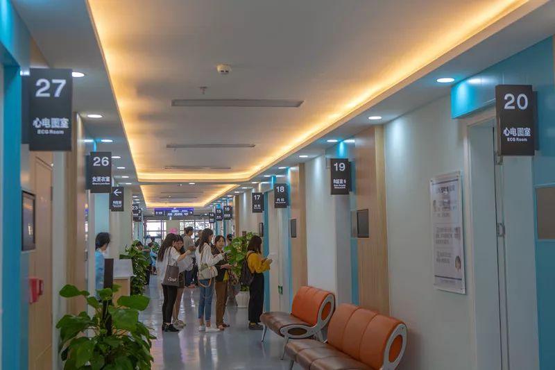 顺德病例更新引发关注？来场自然之旅，寻找内心平静作为应对之道。