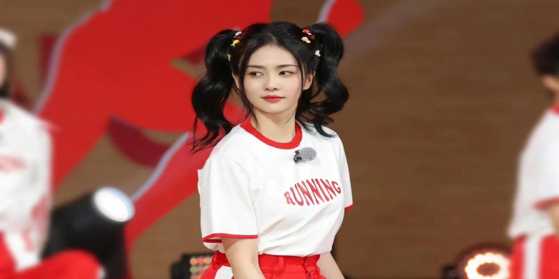 白鹿跑男最新图片，小巷美食探索与隐藏宝藏揭秘