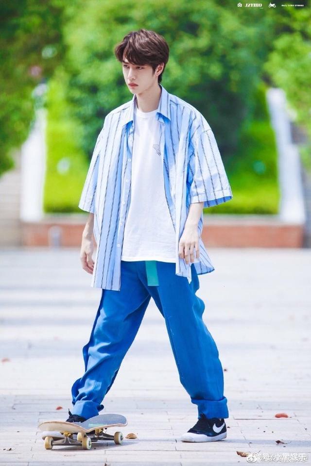 王一博最新裤子，时尚创新之力展现自我革新风采
